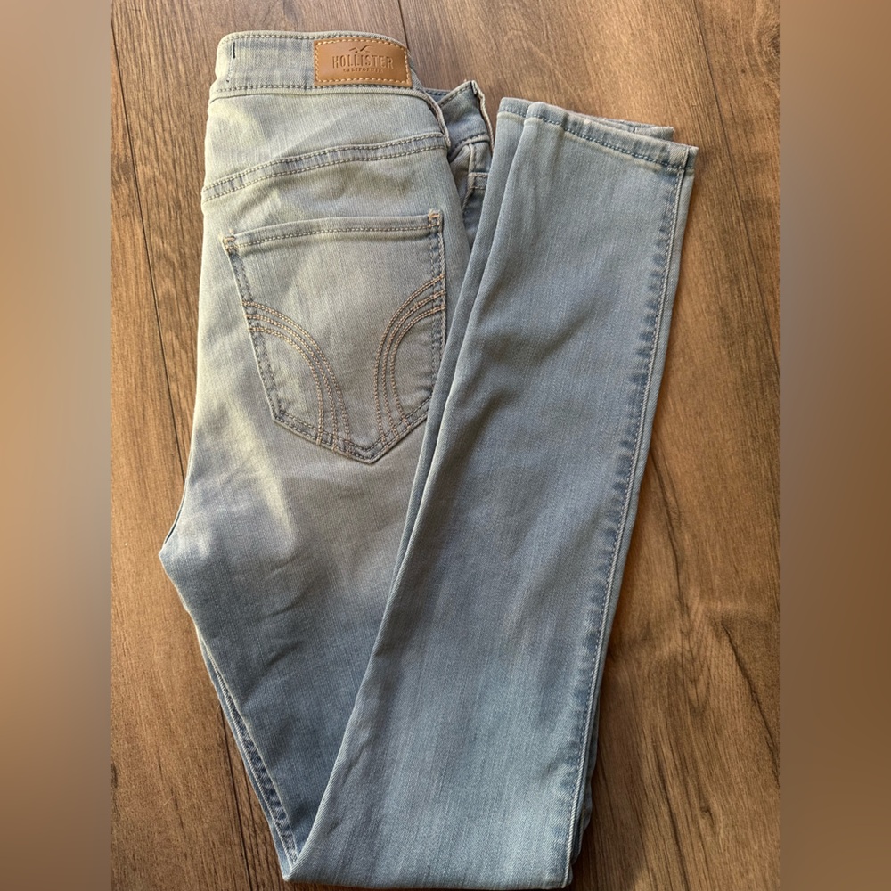NEW Hollister High Rise Super Skinny w26 l28 Size 3R New with Tags